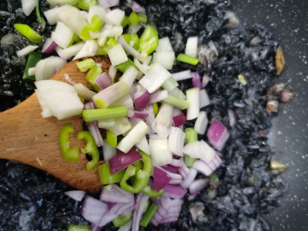 大虾墨鱼汁炒饭