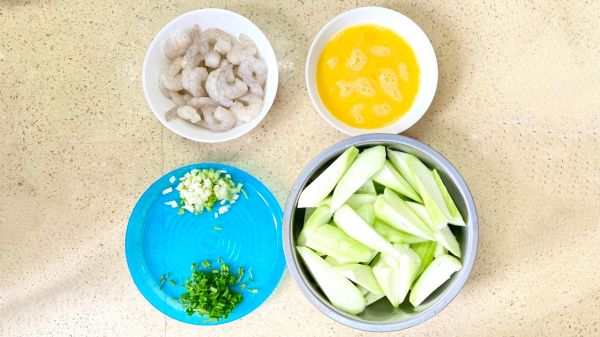 丝瓜炒鸡蛋虾仁