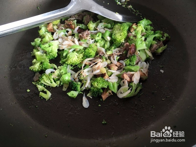 1-3岁宝宝早餐西蓝花虾米粥做法