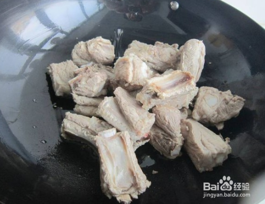 腐乳烧排骨的做法