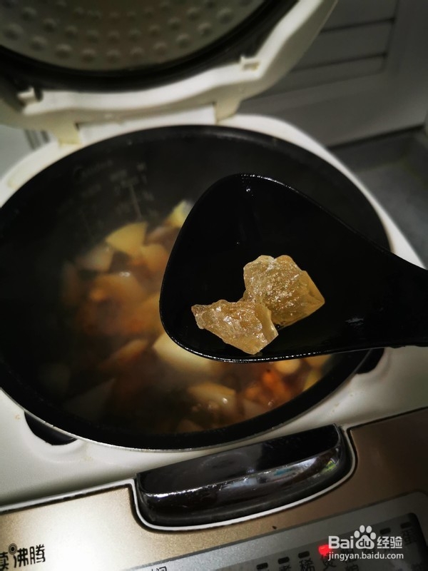 桃胶川贝炖雪梨