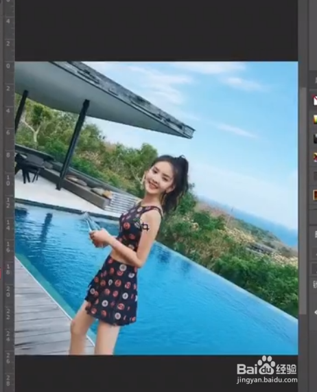 PS如何摆正倾斜的照片