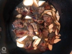 食补佳品茭白焖排骨的做法