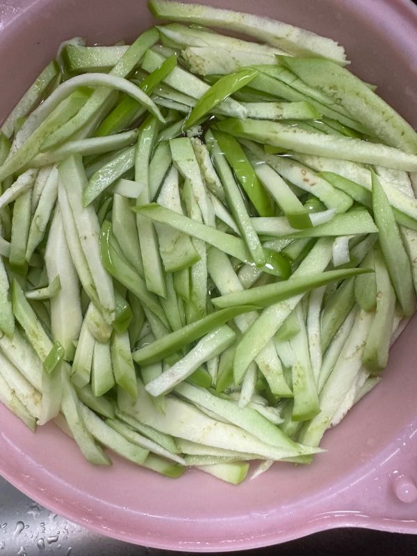 素炒鱼香茄子丝