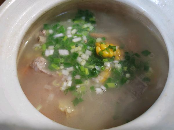 山药萝卜玉米排骨汤