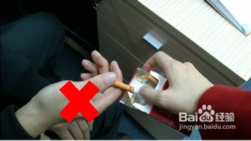 职场礼仪：怎么敬烟
