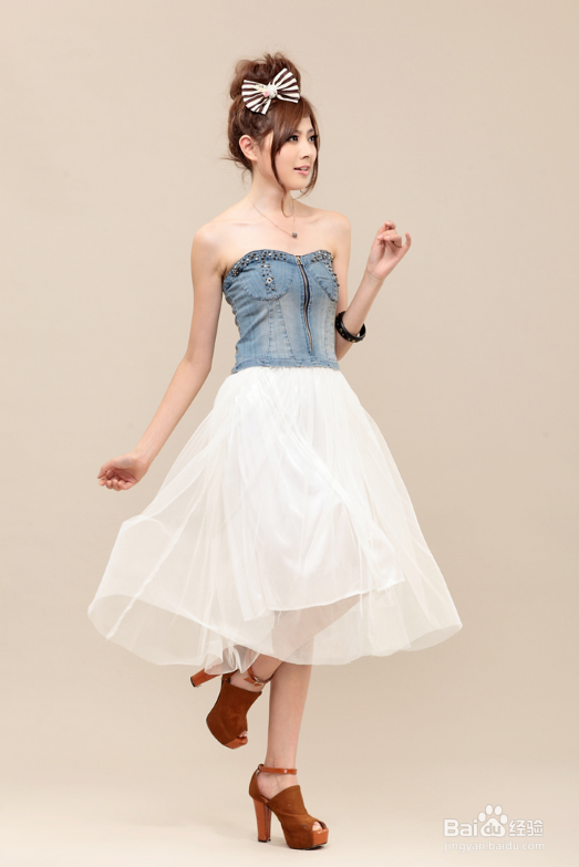 抹胸牛仔连衣裙怎么搭配 夏季连衣裙必备搭配