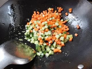 彩虹虾仁的做法
