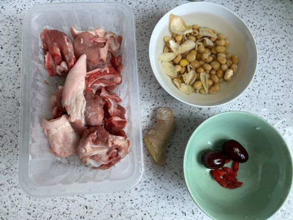 香浓黄豆猪脚汤