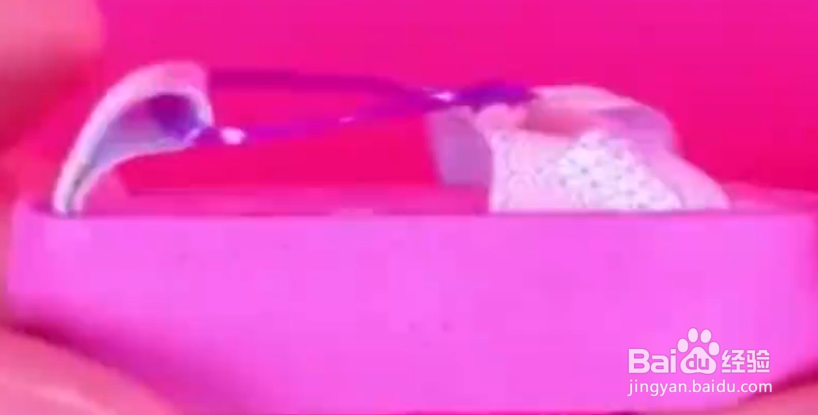 如何做出芭比娃娃漂亮的凉拖鞋