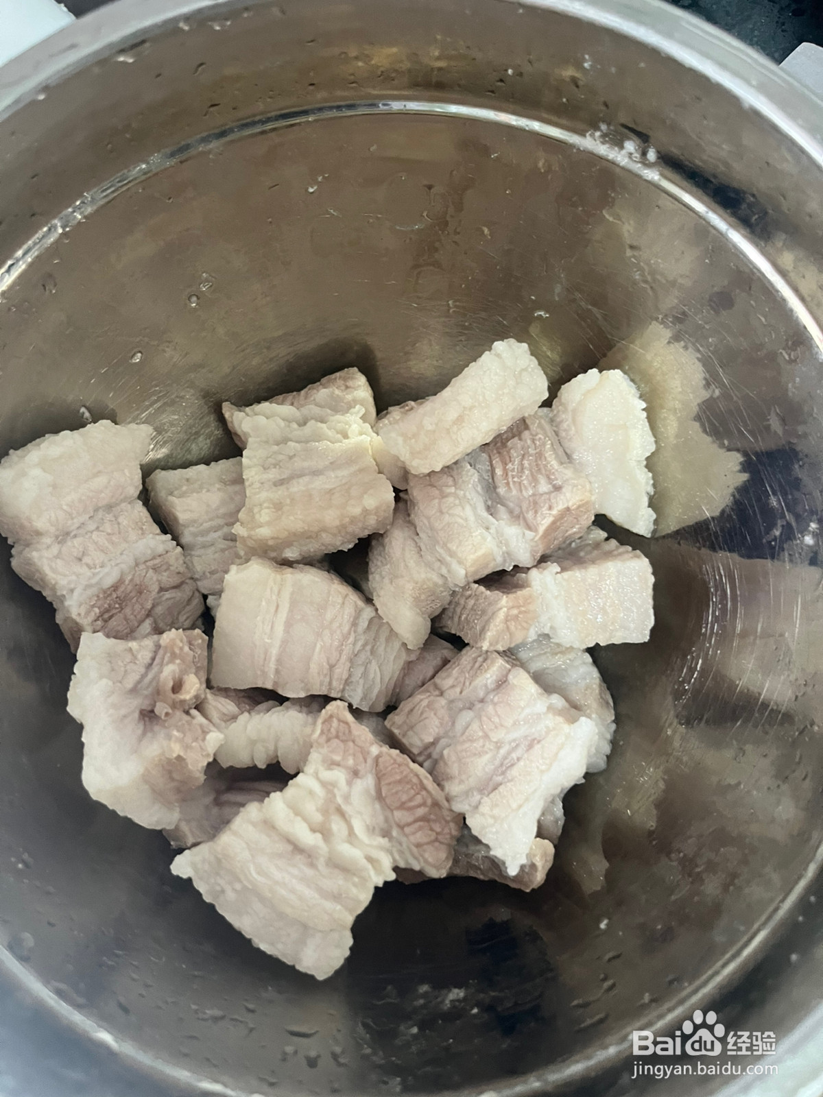 红烧肉焖板栗的做法