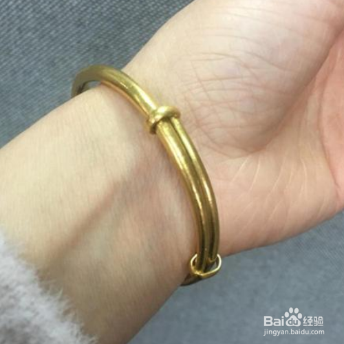 一个金镯子一个玉镯子怎么戴