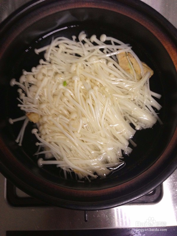 小朋友很爱吃的金针菇肥牛汤