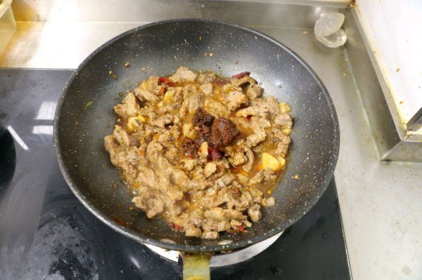 沙茶牛肉焖米粉