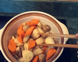 教你怎么做沙茶牛肉草菇煲