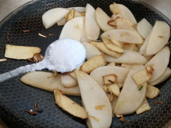 冬笋萝卜炒荠菜