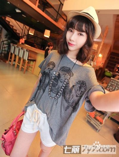 潮女分享宽松短袖T恤搭配 极简风打造完美比例