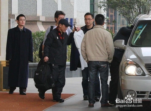 李连杰哥哥长啥样?