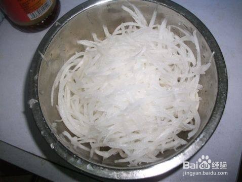 萝卜豆腐鱼头汤的做法