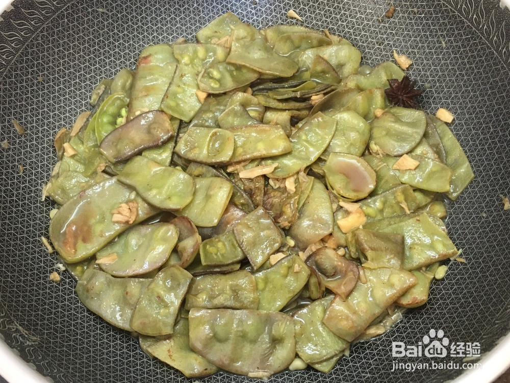 冬天菜谱——腊肠焖扁豆的做法,绵密香甜
