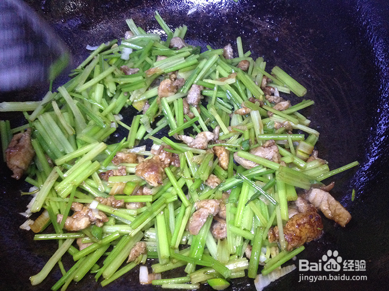 芹菜粉条炒肉丝的做法