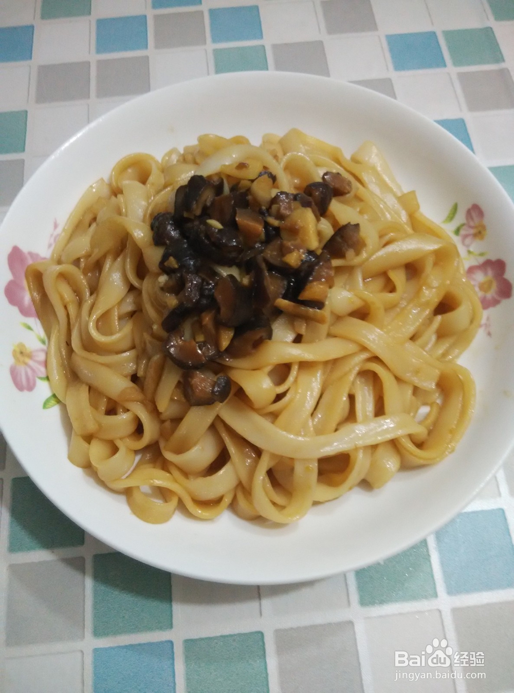 香菇蒜油拌河粉的简易做法