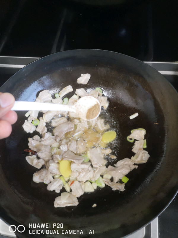 东北酸菜炒五花肉