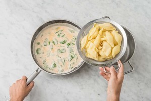 鲜虾菠菜贝壳意面的做法