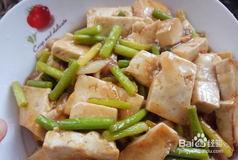 夫妻在家炒豆腐蒜台的家常做法经验技巧方法