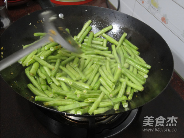豆角炒烧肉的做法