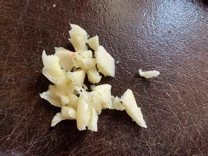 食补养生腊肠炒西兰花的做法