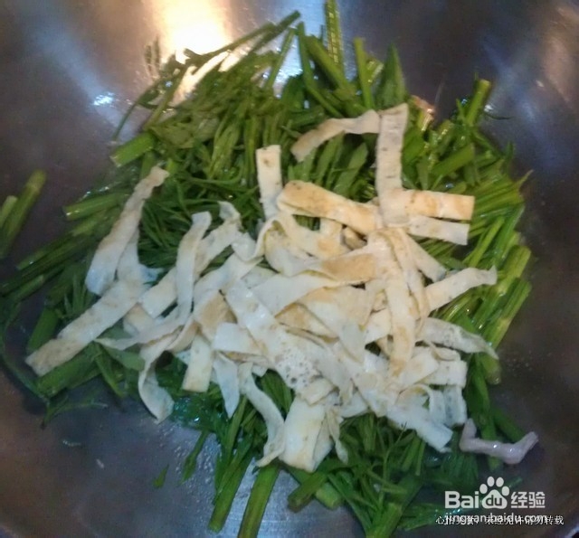 变出美味－－蛋皮肉丝炒水芹