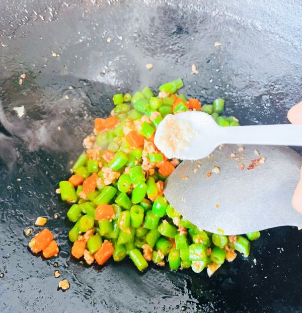 酱香豆角炒肉末