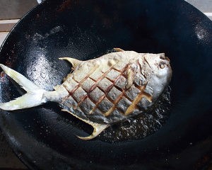 河南特色-干烧红丽大金鲳怎么做