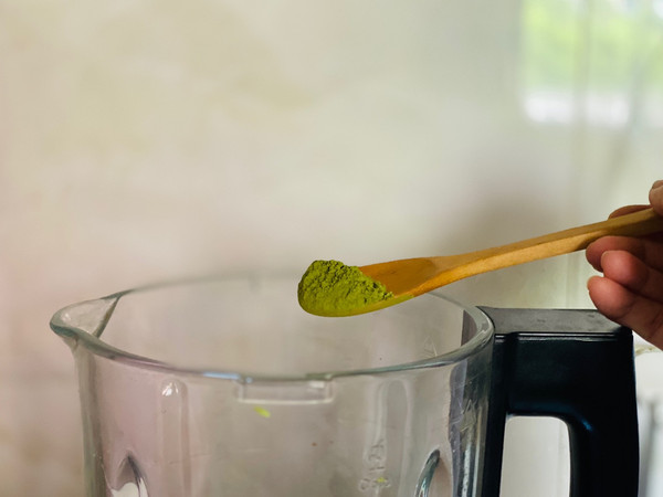 低碳减脂奇异果牛油果思慕雪