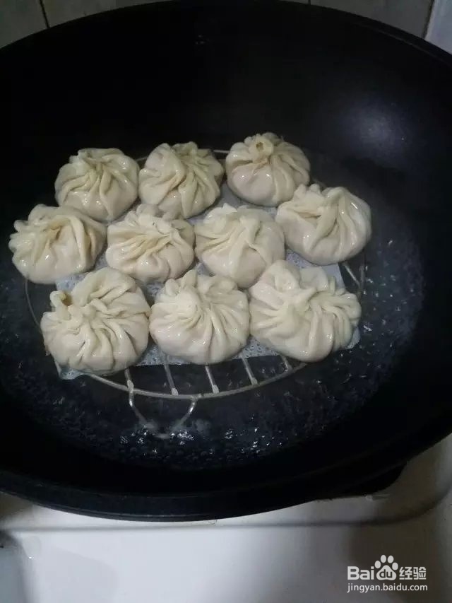 教你怎么做饺子皮包菊花小笼包