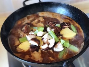 明虾鸡爪煲的制作方法