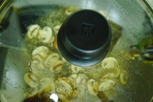 如何做蒜蓉褐菇西兰花