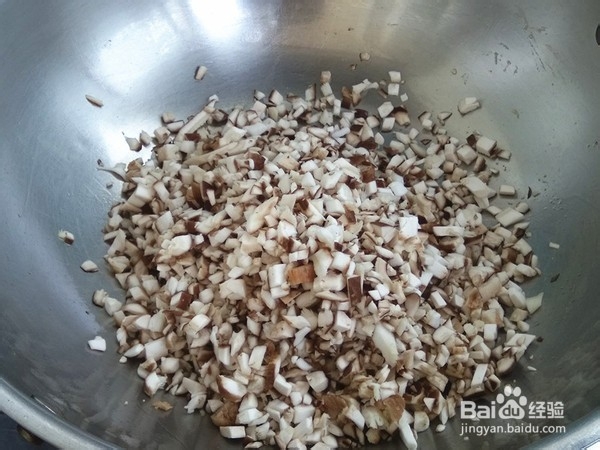 韭菜鸡蛋香菇馅发面蒸饺的步骤