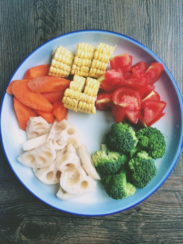 彩蔬玉米猪骨汤