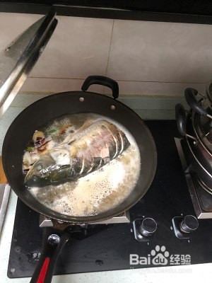 油泼鲤鱼的做法