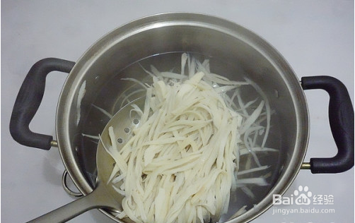 香辣手撕杏鲍菇的做法