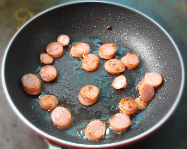 虾仁脆肠焖红米饭