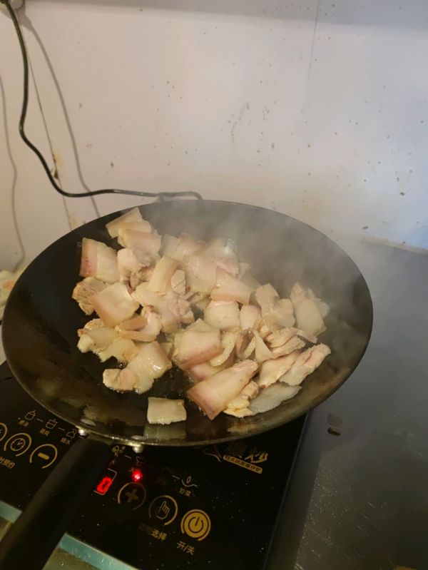黔西黄粑炒回锅肉