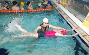 农村自由泳怎么学?