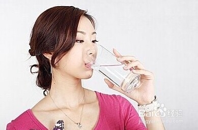 早上喝第一杯水有什么好处呢？