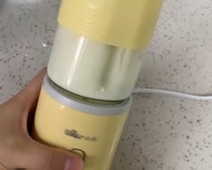 如何制作牛油果香蕉奶昔