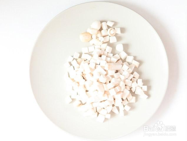 蘑菇炒鸡丁的做法