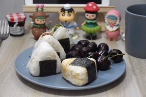 鳗鱼/肉松/油条酥/芝麻海苔碎的日式三角饭团