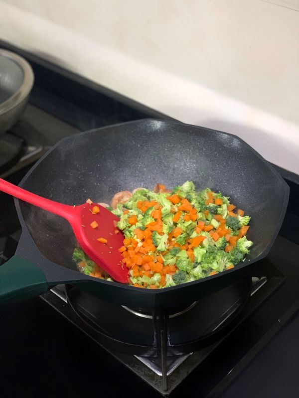 西兰花虾仁炒饭